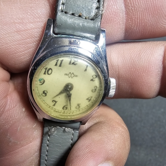 Vintage US Time Mechanical Wind Silver Tone Ladies Watch Not Working Parts Repai - Picture 3 of 7